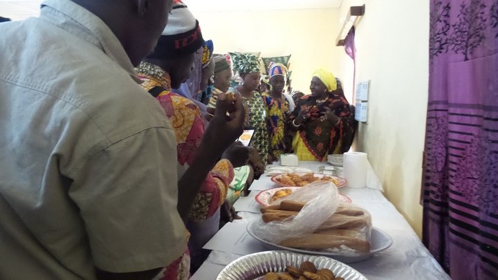 Dr Yara Koreissi, Food and Nutrition Technologist at IER (wearing a yellow headdress) describes dishes developed with Bambara groundnut, Koutiala, Mali. Credit: Bioversity International/G.Lochetti Dr Yara Koreissi, Food and Nutrition Technologist at IER (wearing a yellow headdress) describes dishes developed with Bambara groundnut, Koutiala, Mali. Credit: Bioversity International/G.Lochetti