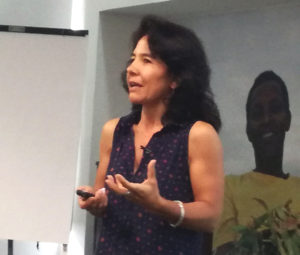 "Cada uno de nosotros tiene un papel para jugar en la Propiedad Intelectual", dijo Carolina Roa durante su seminario.