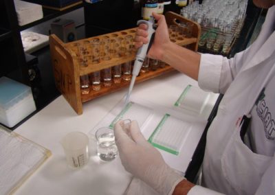 37 años de trabajo en análisis de investigación en plantas y suelos