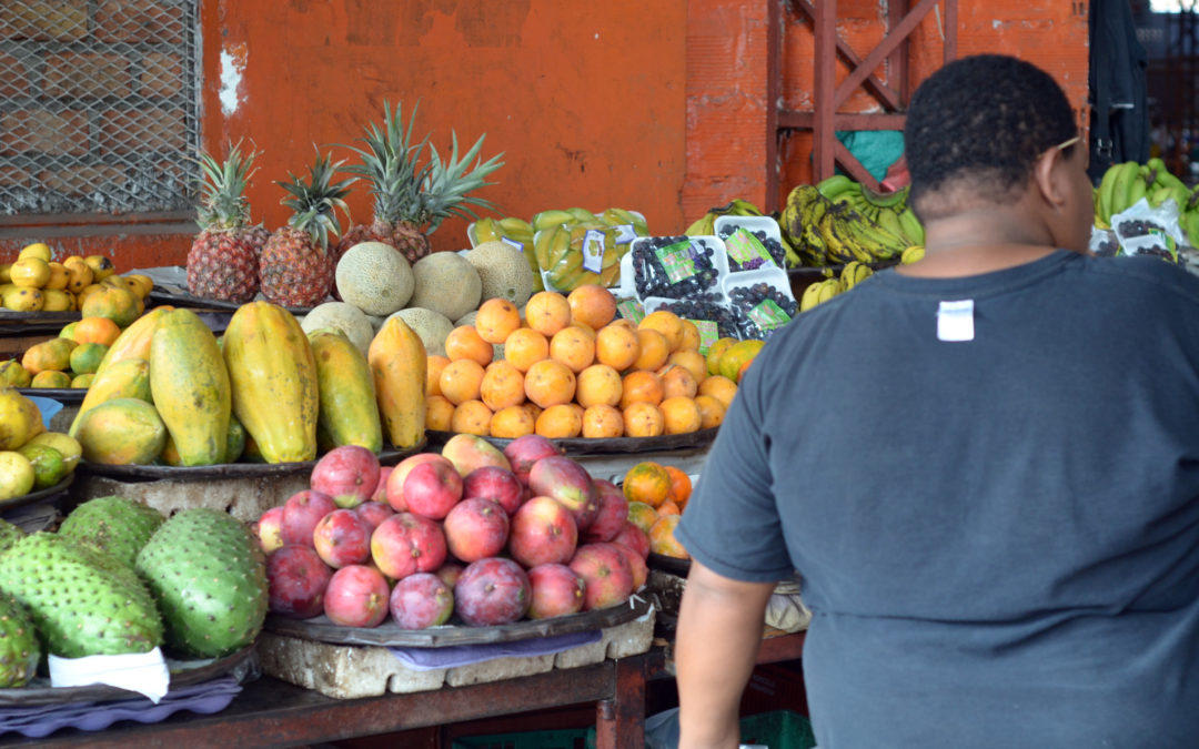 Cali, Colombia in contrast: Feast and famine