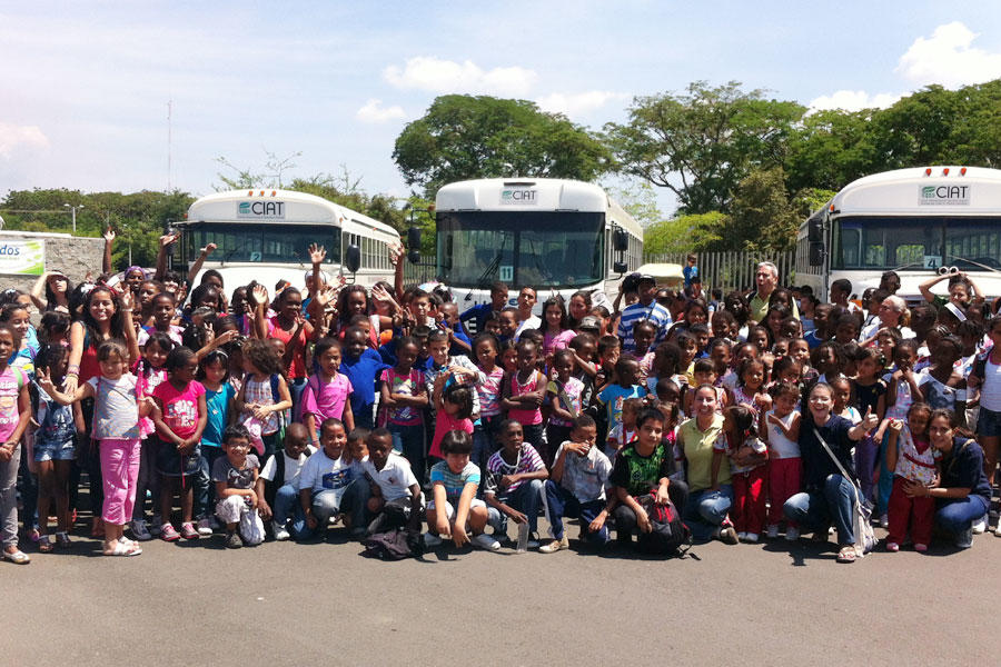 Fundación de Voluntarios del CIAT, 25 años al servicio de los más vulnerables