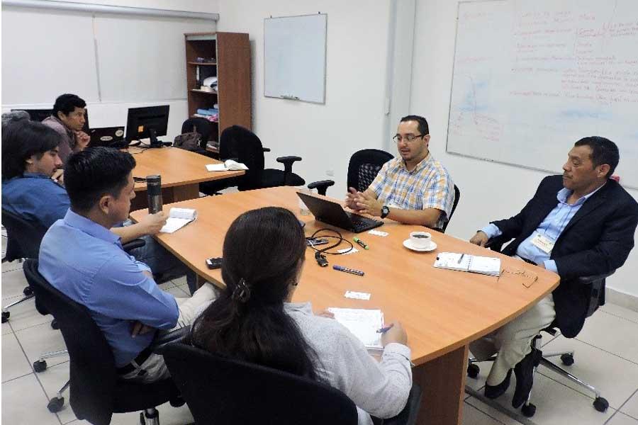 El Secretario ejecutivo del CAC visitó las oficinas del CIAT en Centroamérica