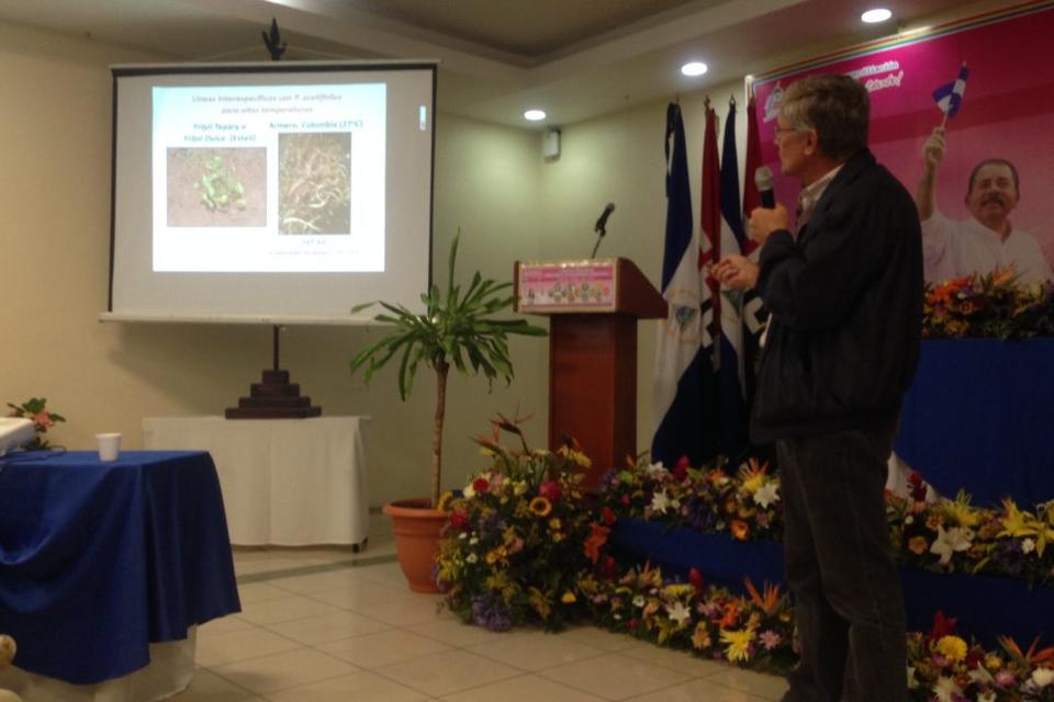 Compartiendo la experiencia del CIAT en el Primer Congreso Internacional de Productividad en Nicaragua