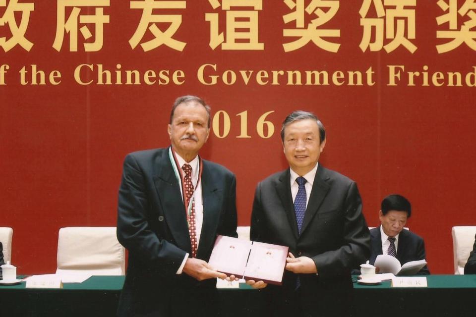 CIAT emeritus scientist wins Chinese government's Friendship Award