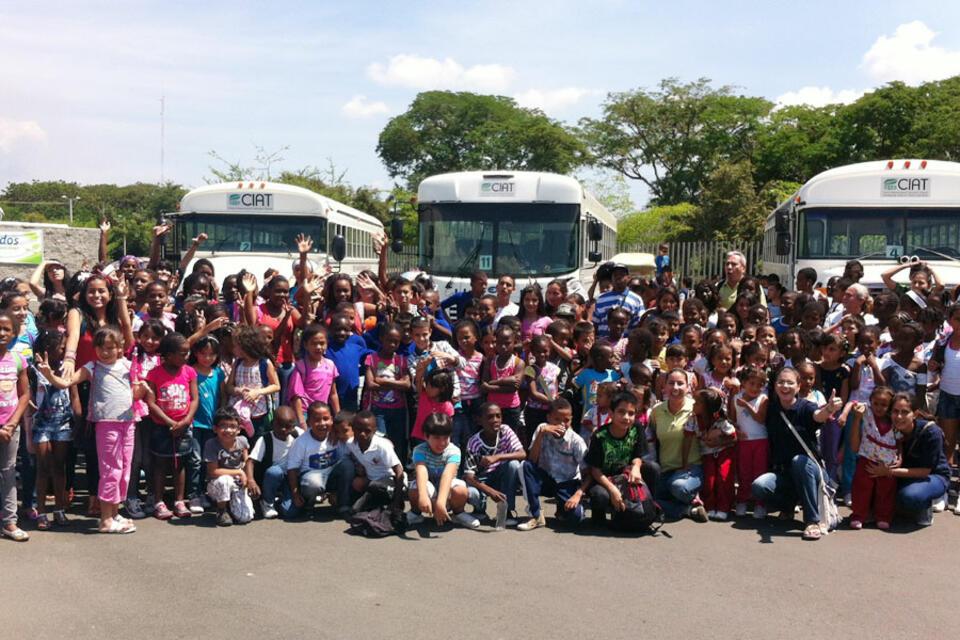 Fundación de Voluntarios del CIAT, 25 años al servicio de los más vulnerables