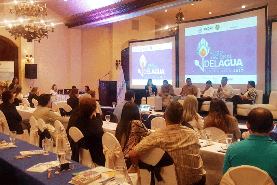 El equipo de servicios ecosistémicos del CIAT Centroamérica participó del Foro Regional del Agua 2017